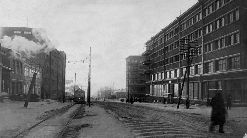 Улица Серебренниковская в Новосибирске. 1936–1937 гг. Считается, что заседания тройки происходили в двухэтажном здании слева, в котором размещалась поликлиника ОГПУ.