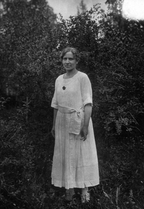 Матушка Елена Сергеевна Надеждина. 1920-е гг. Петровско-Разумовское Матушка Елена Сергеевна Надеждина. 1920-е гг. Петровско-Разумовское