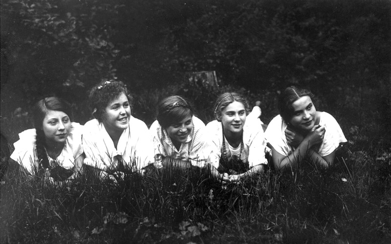Девушки из общины Никольского храма. 20 сентября 1925 г. Петровско-Разумовское Девушки из общины Никольского храма. 20 сентября 1925 г. Петровско-Разумовское