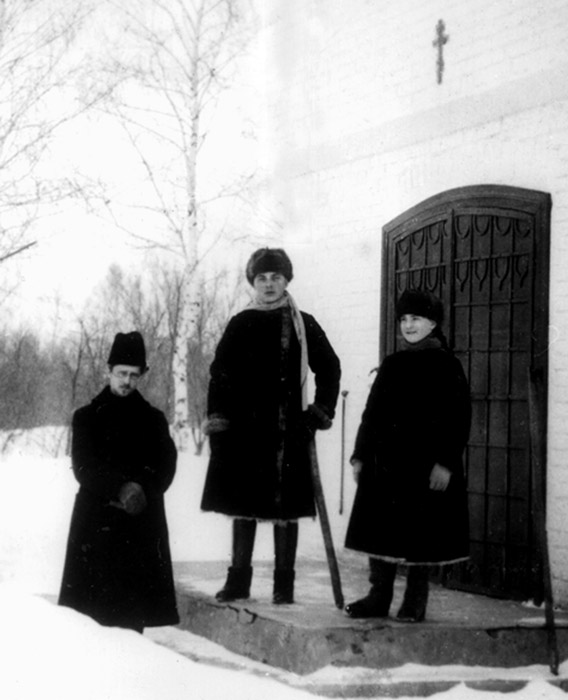 Василий Федорович Надеждин с Федором и Софией Медемами на хуторе Александрия Василий Федорович Надеждин с Федором и Софией Медемами на хуторе Александрия