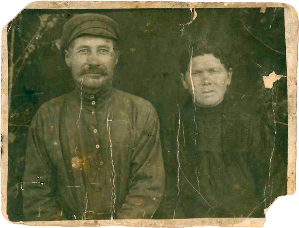 Мой прадед Михаил Романович Марьясов и его жена Дарья Давыдовна, 1931 год.