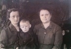 Гейдт Елизавета Николаевна с дочерью Таничевой (урождённая Гейдт) Анкелией Сигизмундовной (1938) и внуком Александром