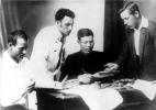 Новиков Андрей Никитич.Редколлегия Балаковских «Известий», 1919 г., крайний слева Андрей Новиков
Фотография из архива Юрия Каргина.