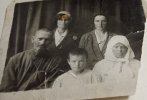 Колениченко И. Б. (уже в ссылке Тельманский район Карагандинской области. Маме лет пять, примерно 1939 год )