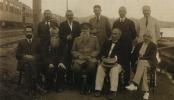 Правительство («деловой кабинет») генерала Л. Д. Хорвата. Владивосток, 1918 год. Сидят: Л. А. Устругов, М. О. Курский, Д. Л. Хорват, С. В. Востротин, В. Е. Флуг. Стоят: С. А. Таскин, В. Е. Алферьев, А. М. Окороков, В. А. Глухарёв, проф. Я. Я. Брандт. Источник: ГА РФ