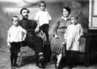 Фото начала 30-х годов: семья о. Сергия: слева сын Константин (1923 г.р., погиб в 1942 г. в ВОВ), в центре - младший сын Александр, справа дочь Тамара (1922 г.р.).