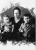 Гитя Григорьевна Лукацкая с Заярой и Гайрой, 1930