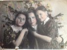 Слева направо: дочь Маргарита, жена Раиса Степановна и младшая дочь Тамара (в семье ее называли Ляля). 1940-е гг.