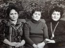Слева направо сидят сестры Тамара, Генриетта и Маргарита. 1980-е гг.