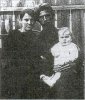 Павел Петрович Постышев с женой Татьяной Постоловской и сыном Леонидом, 1921 год.