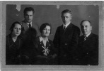 Слева направо: Раиса и Анатолий Косых(дядя и тетя), Мария Николаевна(мать), Сергей, Коковихин Михаил Михайлович(отчим). 24.04. 1936 г. Свердловск.