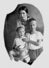 Заболоцкая Екатерина Васильевна (урожд. Клыкова,1906 г.р.), сын Никита (1932 г.р.) и дочь Наташа (1937 г.р.). Фото 1939 года.