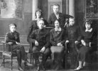 Семейное фото Акимовых (около 1930 года).
Вверху - дочь Софья, сын Лев. Внизу: Сын Пётр, К. А. Акимов, М. П. Акимова, сын Юрий, дочь Галина.
Предоставлено М. П. Олендзской, внучкой К. А. Акимова.