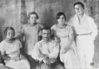Семья Корниловых: Елизавета, Александра, Петр Тарасович, Таисия Михайловна и Борис.