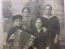 Сидят мои родители: Коваленко Николай Григорьевич и Анастасия Христофоровна (1931 год, село Усть-Мосиха, Алтайского края)