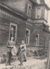 Анна с братом у родного дома в Минулово. Фото 19.. г.