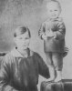 Василий Шукшин с мамой Марией Сергеевной, 1932 год (за год до ареста отца)