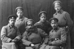 Доможиров Дмитрий Григорьевич с племянником Замятниным Григорием Владимировичем (стоит первый слева, прапорщик)