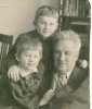 Отец Н. Мартьянова Евгений Николаевич с внуками Ольгой и Сашей. Минусинск ок. 1953 г.