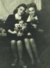 Елена Владимировна Маркова (справа) и Лариса Николаевна Высоцкая. 1955, г. Воркута (Коми АССР). Фотография двух бывших заключенных Речлага, находящихся в ссылке в Воркуте, сделана их солагерником - Эдгаром Вильгельмовичем Штырцкобером.
