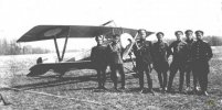 Начальник 159-й пехотной дивизии генерал-майор А.Е. Снесарев среди летчиков 7-го авиаотряда истребителей. 30 марта 1917 г