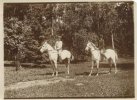 Имение Валерия Николаевича Лясковского под Орлом в Дмитровском (лето 1914 года). Фотографировал физик Сергей Анатольевич Богуславский, который жил в Англии и работал в группе Резерфорда. На фотографии Лясковский со старшим сыном Владимиром, оба верхом.