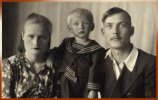 Вячек Игрунов с родителями. 1950г.