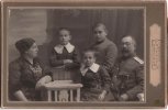 Братья Давид, Эммануил, Яков Штерн с родителями