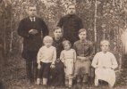 На фото(1924год) в верхнем ряду братья, репрессированные в 1937 году - Арнольд и Карл Ворманы, внизу - младший брат Эвальд, мама, сестры: Эльми, Альма, Линда