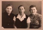 Александра Семеновна Авилова (слева) с сестрами Феодосией и Марией. Алма-Ата, 1965