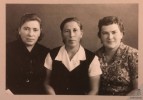 Александра Семеновна Авилова (слева) с сестрами Феодосией и Марией. Алма-Ата, 1965