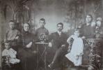 Семья Ивашкиных г. Рязань 1915-1918 годы. Слева на право: Анна, Алексей, Николай, отец Василий, мать, Клавдия, Антонина.
