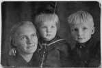 Айно Саволайнен (Таску) с детьми - Арво и Эльвирой. Ок. 1939г.
