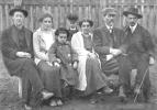 Сорокин Питирим Александрович с семьей Баратынских незадолго до эмиграции. Тамбовская губерния, 1922 г.