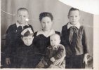 В этот день они стали свободными. Старшая сестра Айя .На руках Георгий.Сестра Лилия и брат Альберт.Василий предположительно двоюродный брат
