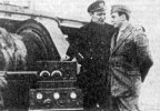 Hач.радиостанции ледокола «Красин» И.Экштейнн (слева) и радист полярной экспедиции Дж.Биаджи у радиостанции, с которой передавались сигналы SOS из ледового лагеря У.Hобиле. Борт ледокола «Красин», июль 1928 г