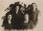 Мария Новицкая (стоит) с сестрами Анной, Надеждой и братом Константином (27.12.1925)