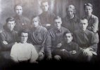 Студия «Молодняк». В первом ряду (слева направо): В. Козловский, М. Дубицкий. Во втором ряду: П. Глебка, Н. Вишневская, М. Зарецкий, С. Дорожный. В третьем ряду: П. Герман, Е. Жук, С. Бандарына, М. Лужанин
