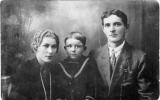 Таразевич Фома Николаевич с женой Ниной и сыном Николаем (Новороссийск, 1937)