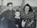 Игарка, 1957 г., реабилитированный Левчаев Петр Иванович с супругой Брониславой Юрьевной и сыном Сашей.
