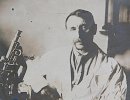 Юрий Александрович Вусович в лаборатории