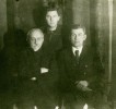 Справа сидит Яковлев Владимир Всеволодович, стоит Смолич Мстислав Николаевич. Фотография сделана после освобождения Яковлева