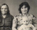 Гардт Эрна Генриховна с дочерью Савицкой (Гардт) Лидией Александровной и внуком, 1978г. или 1979г.