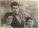  Мария Семеновна, Александр Артемьевич. Мальчик - взятый в семью сын брата АА, Иосифа, врача, погибшего в марте 1919 года при ликвидации эпидемии тифа на Северном Кавказе. 