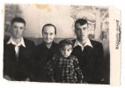 Фрезе Эрик Вольдемарович - справа, прабабушка Мотя - в центре