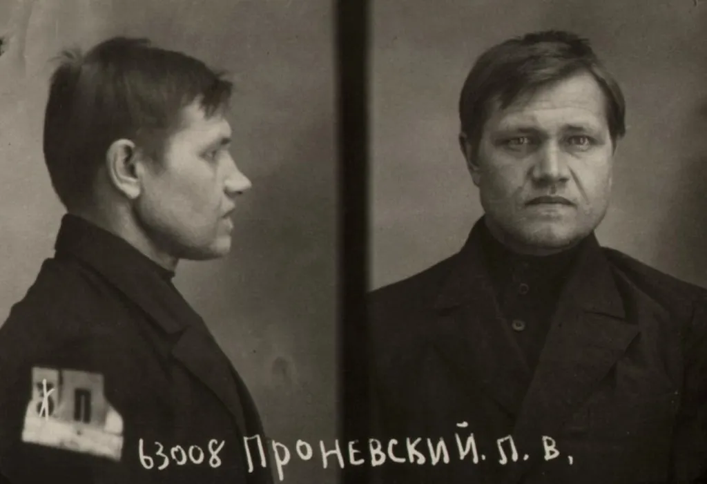 Павел Васильевич Проневский  Родился в 1898 г. Место рождения: Северный кр., Устьянский р-н, дер. Дуброва. Русский. Род деятельности к моменту ареста - "плотник, имел свое крестьянское хозяйство". Был беспартийным.