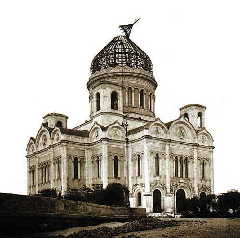 5 декабря 1931 года храм-памятник Воинской славы, главный храм России, перестал существовать.