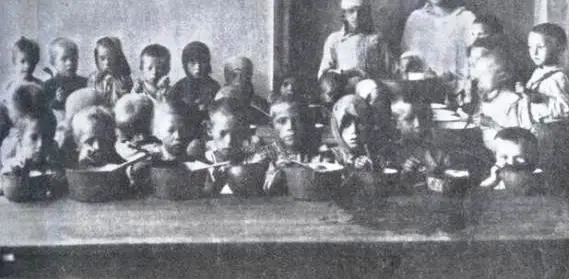 Hava Volovich. “Mummies” camp