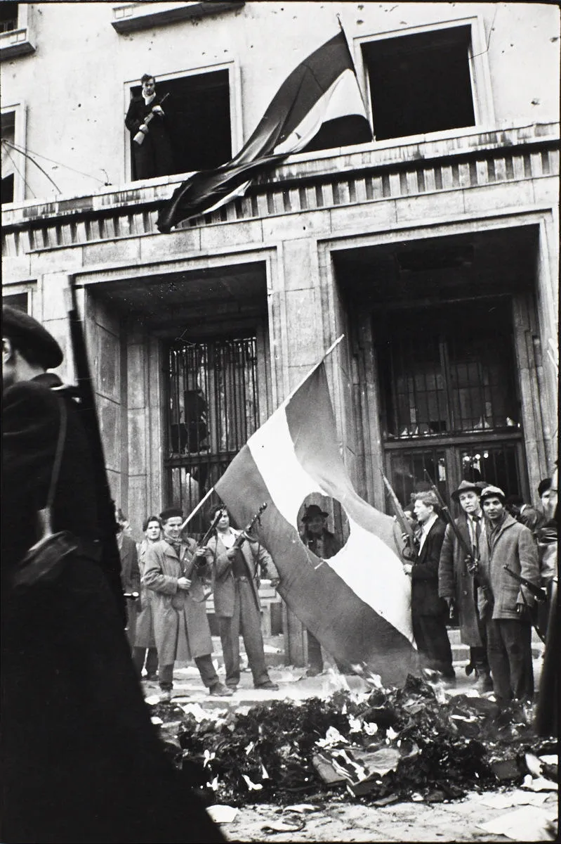 Венге́рское восста́ние 1956 года (23 октября — 9 ноября 1956) (в посткоммунистический период[3] Венгрии известно как Венге́рская револю́ция 1956 года, в советских источниках как Венге́рский контрреволюционный мяте́ж 1956 года) — вооружённое восстание против просоветского режима народной республики в Венгрии в октябре — ноябре 1956 года, подавленное советскими войсками.