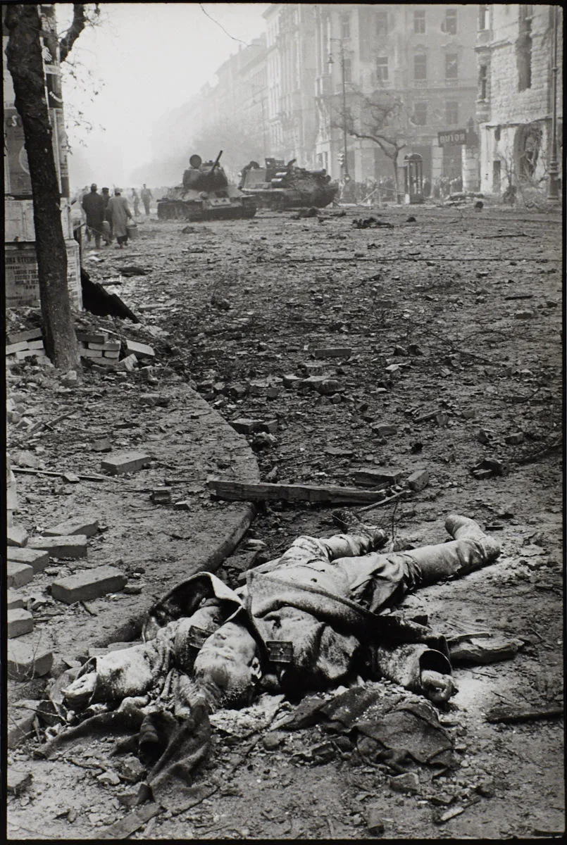 Венге́рское восста́ние 1956 года (23 октября — 9 ноября 1956) (в посткоммунистический период[3] Венгрии известно как Венге́рская револю́ция 1956 года, в советских источниках как Венге́рский контрреволюционный мяте́ж 1956 года) — вооружённое восстание против просоветского режима народной республики в Венгрии в октябре — ноябре 1956 года, подавленное советскими войсками.